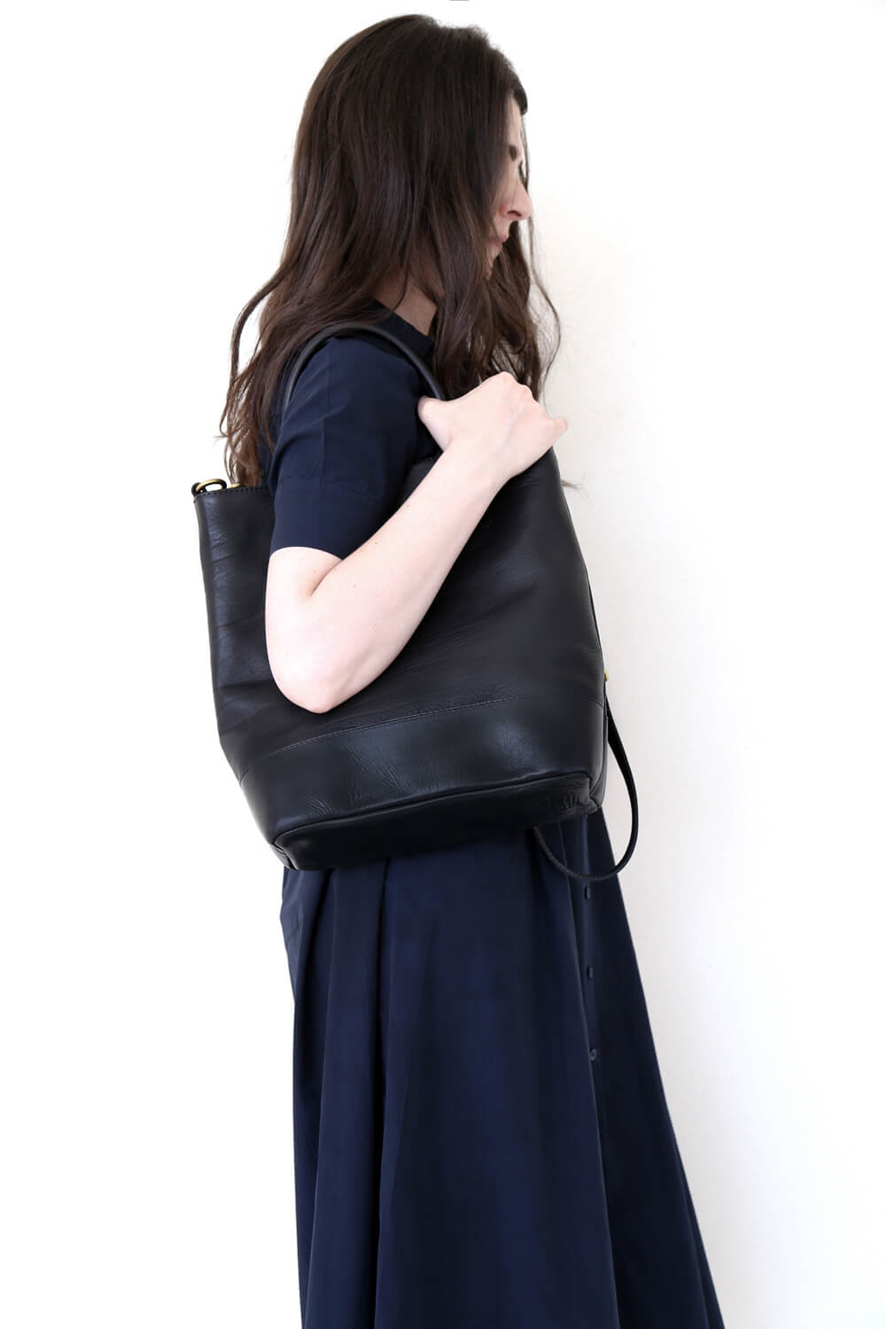 V Tote Black - Corîu - Leather Bags