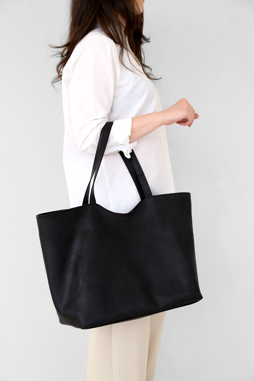 Shaped Shopper Black - Corîu - Leather Bags